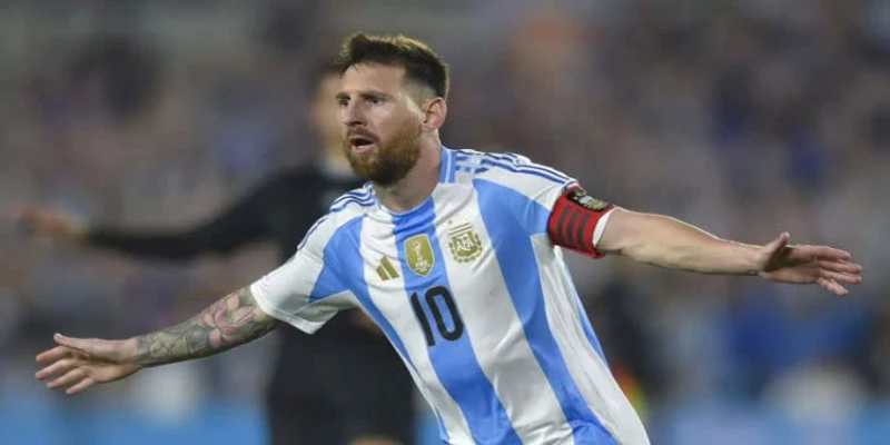 Siêu sao bóng đá thời đại mới không thể không nhắc đến Lionel Messi