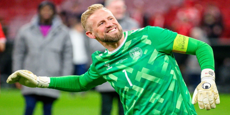 Kasper Schmeichel có khả năng cứu thua xuất sắc, phản xạ nhanh nhạy