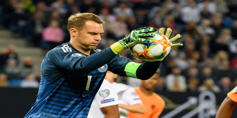 Manuel Neuer người đã thay đổi cách chơi tại vị trí thủ môn